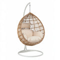 Poltrona sospesa 105 cm x 105 cm x 195 cm in rattan marrone con struttura in metallo bianco - stile boho per interni e spazi esterni coperti